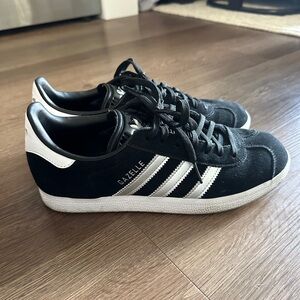 Barley worn. Black and silver Adidas gazelles. Wmns 7.5 but fit like 8.5